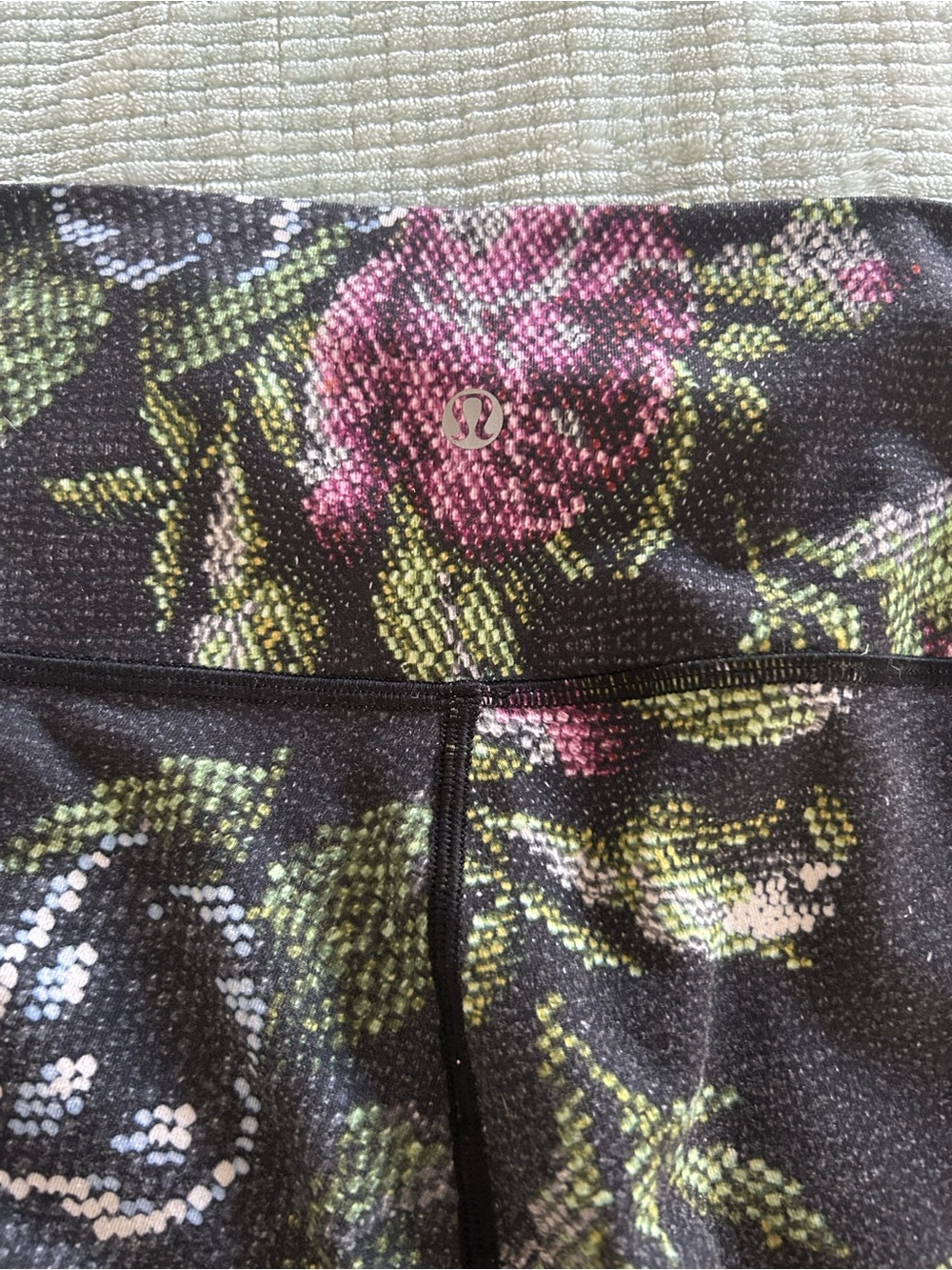 Lululemon Black Floral Print Womens Leggings - Picture 3 of 4